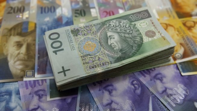 Полските банки предлагат помощ на потребителите с кредити във франкове