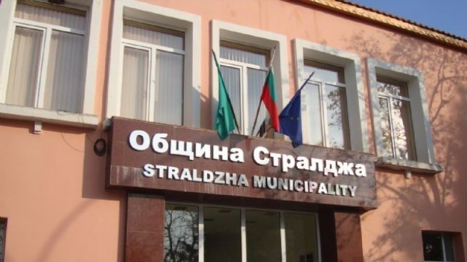 Минерална вода топли обществени сгради в Стралджа