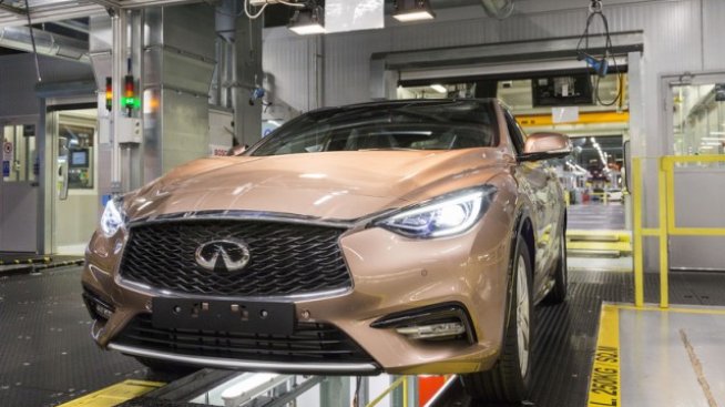 Infiniti Q30 се качи на конвейера