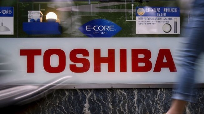 Японските власти твърдят, че не обмислят спасяване на Toshiba
