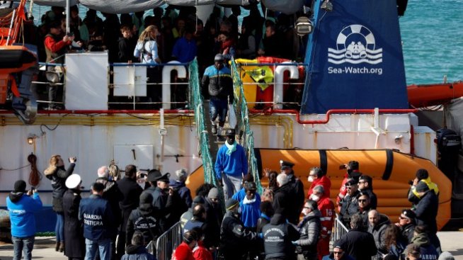 Мигрантите, които не бяха допуснати в Италия, искат обезщетение от Рим