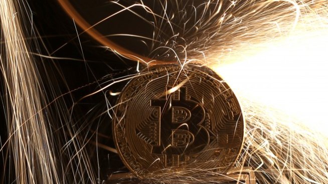 Пет сатошита за биткойн манията*