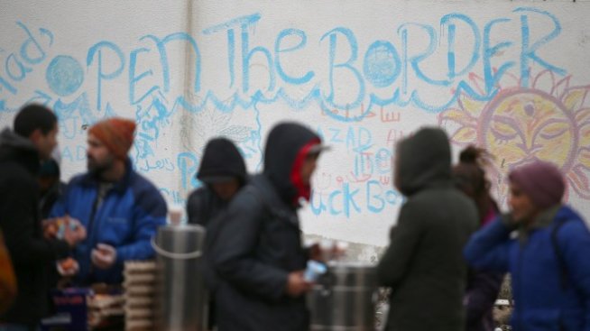 Стотици мигранти все още се крият в замръзналата сръбска "джунгла"