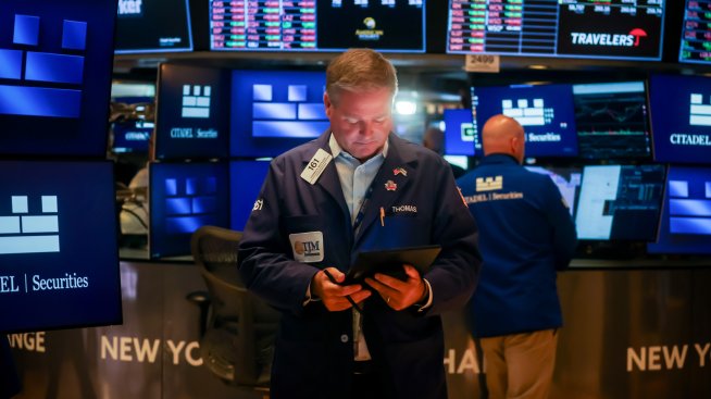 Митата и по-слабите икономически данни помрачават настроението на Wall Street*