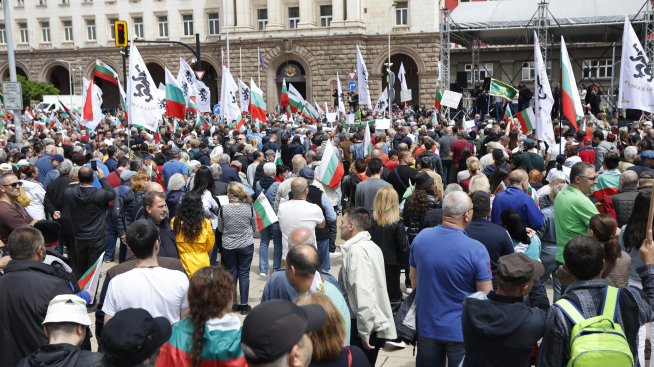 Протести срещу въвеждане на еврото се провеждат в различни градове в страната
