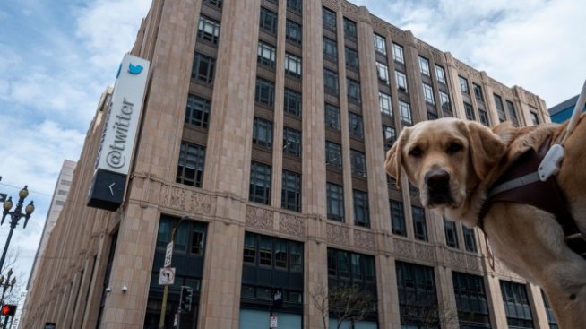 Twitter започва преговори за сделка с Илон Мъск