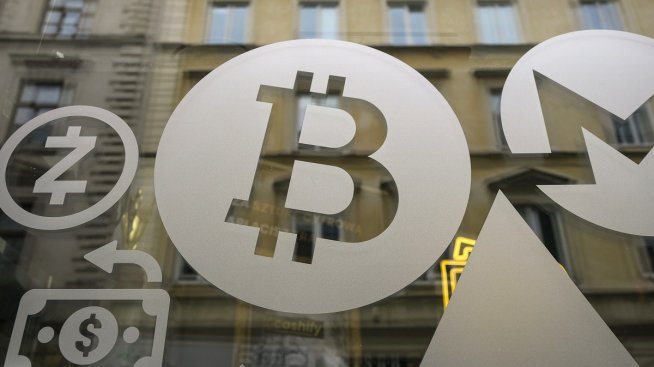 Биткойнът поевтиня до едноседмично дъно на фона на забавяне на криптопазара