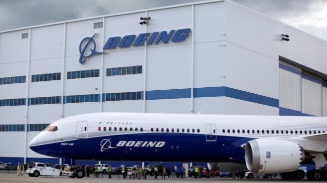 Boeing вероятно ще засенчи Airbus по доставени самолети през 2017 г.