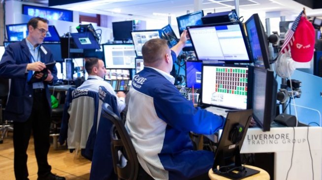 Dow Jones отстъпва със 100 пункта в очакване на решението на Фед*