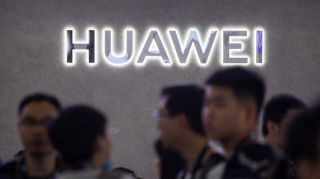 Bloomberg: Служители на Huawei са сътрудничели на военните от години