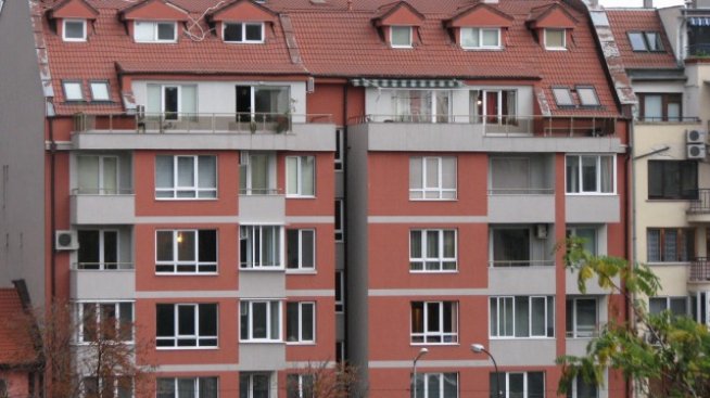 Темповете на спад на цените на жилищата продължават да се забавят