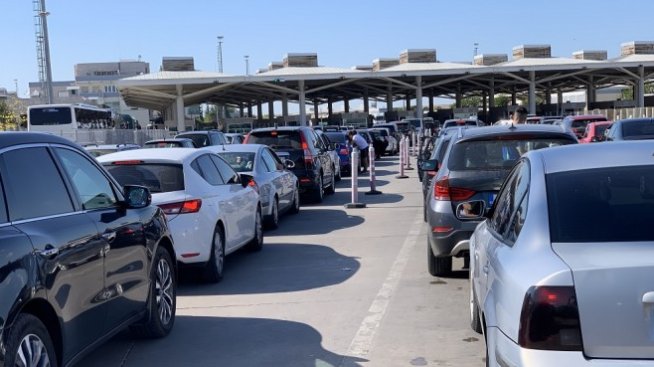 Временно забраниха влизането на хора и превозни средства от Турция в България