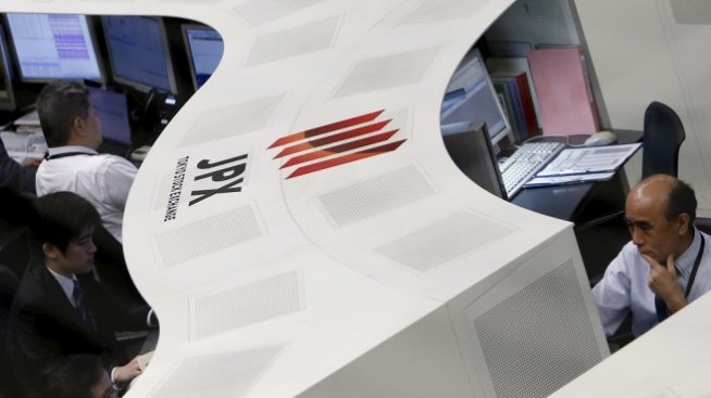 Азиатските индекси отбелязаха най-големите си спадове от над година