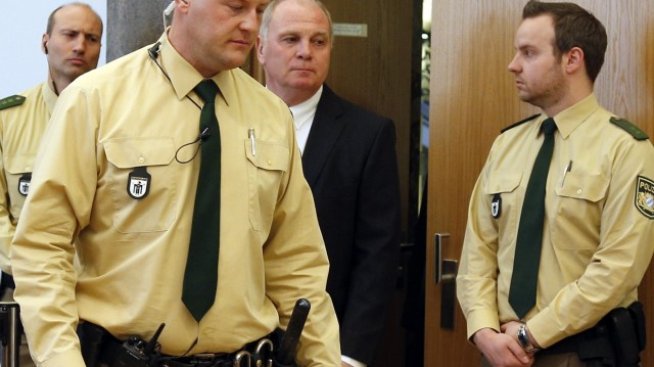 Ули Хьонес е все по-натясно