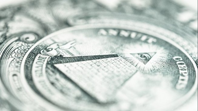 Делът на долара в глобалните валутни резерви се свива през третото тримесечие