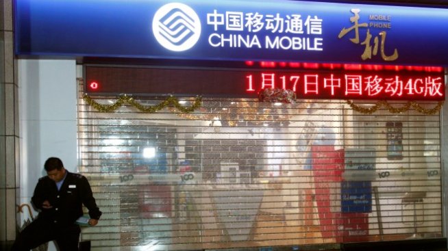 Тръмп блокира влизането на най-големия мобилен оператор в света в САЩ