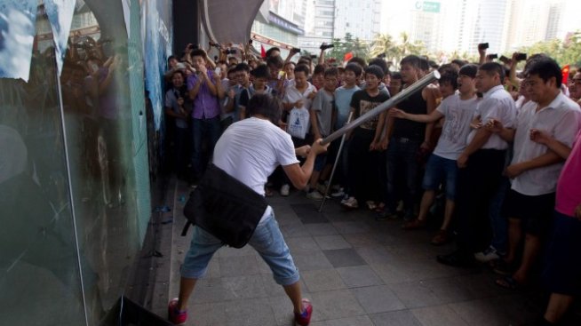 Протестите в Китай ще струват на японските автоконцерни милиони