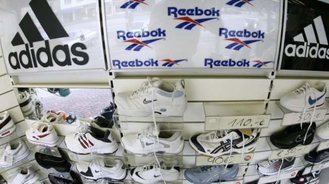 Reebok стопира полета на Adidas