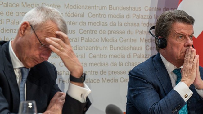 11 кризисни дни, които сринаха четири банки и оставиха пета на ръба 