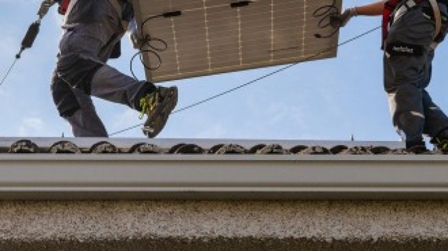 В енергийния си преход Испания залага на слънчеви панели на покривите 