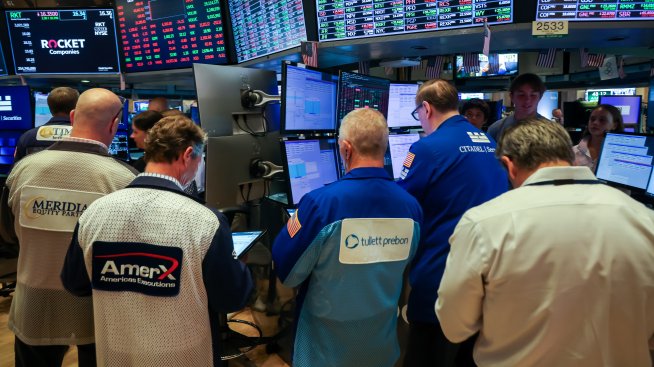 Инвеститорите на Wall Street овладяха страха около митата и вече действат по-смело
