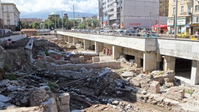 Търси се вариант с нов срок за конкурса за реновиране на площад "Света Неделя"