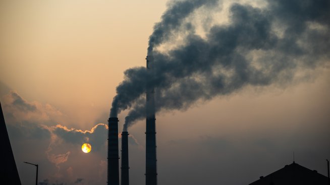 Климатични активисти критикуват големите инвестиции във въглеводороди