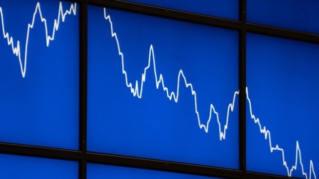 Коронавирусът донесе червен старт на седмицата за борсите в Европа