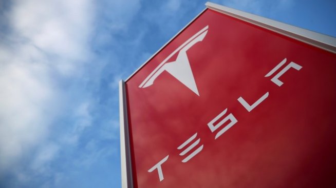 Tesla Model 3 записа рекорден пробег и... се счупи