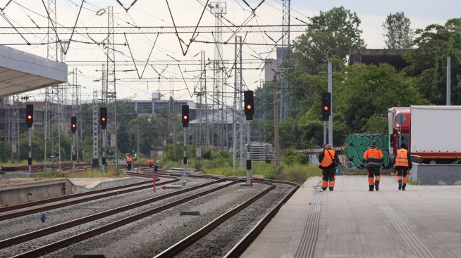 Транспортният министър поиска оставките на ръководството на НКЖИ за влаковите инциденти