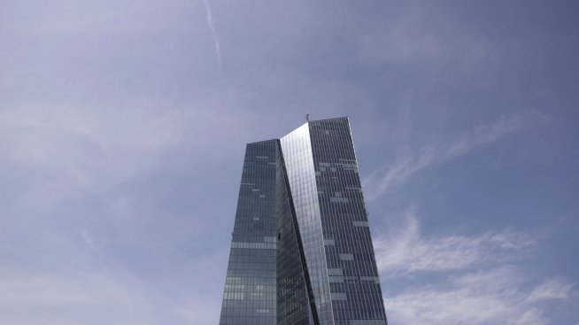 ЕЦБ ще забави темпа на парично затягане през декември