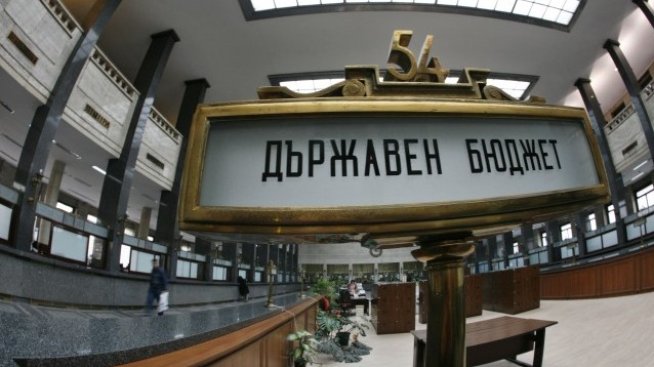 Финансовото министерство очаква 0,8% бюджетен излишък за 2017 г.