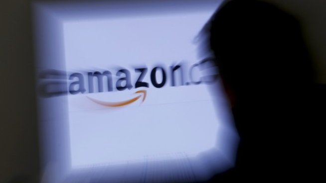 Доналд Тръмп: Защо пощите не таксуват по-скъпо пакетите на Amazon?