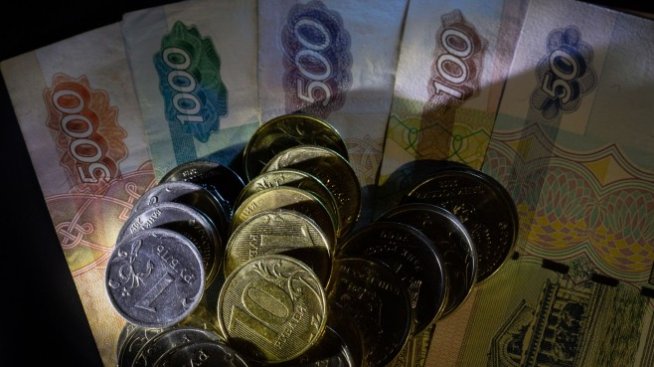 Рублата поскъпна до седемгодишен връх