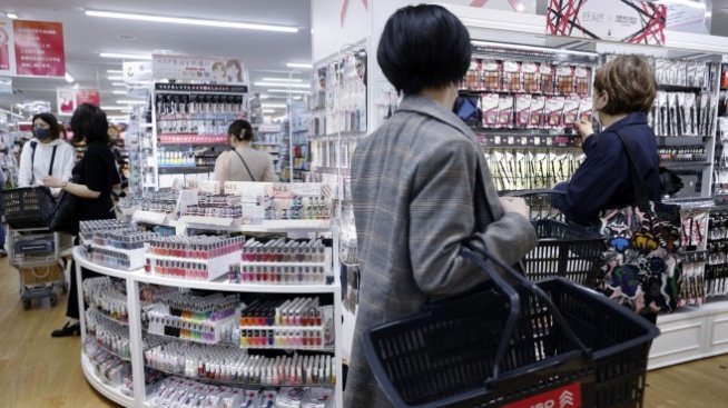 Ръстът на продажбите на дребно в Япония надмина очакванията на икономистите