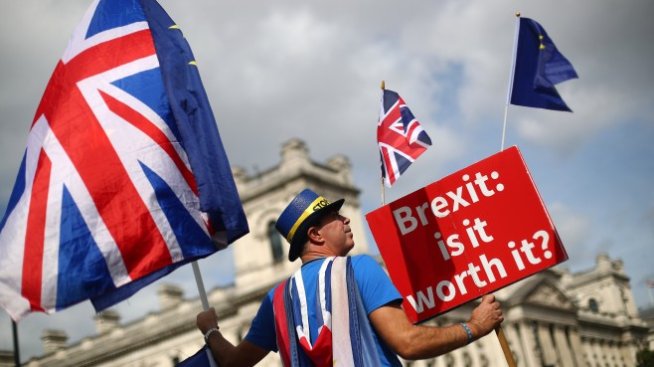 Главоблъсканицата около Brexit руши британската политическа система 