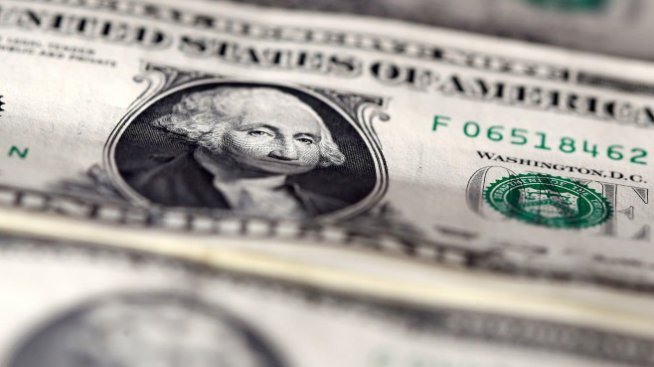 Защо доларът е толкова силен