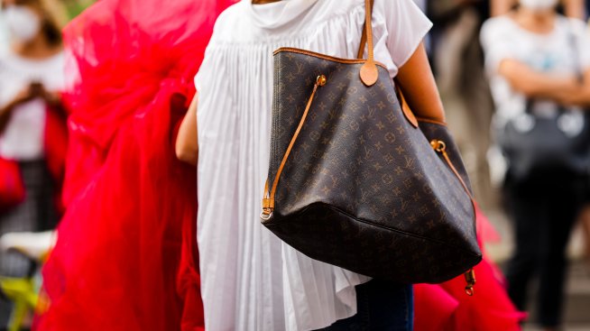 Louis Vuitton повиши цената на една от най-популярните си чанти в САЩ след митата на Тръмп