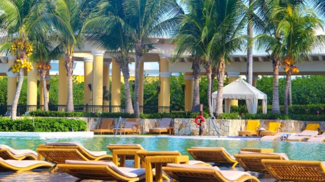 Когато социалната изолация означава почивка в 5-звезден курорт