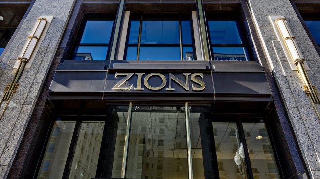 Опасенията за лоши заеми носят нова порция разпродажби на банковите акции по света