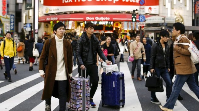 Японската икономика се свива неочаквано силно