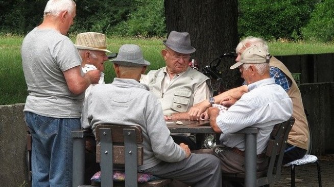 Средната пенсия става 489 лв., минималната - 300 лв. от 2021 г.