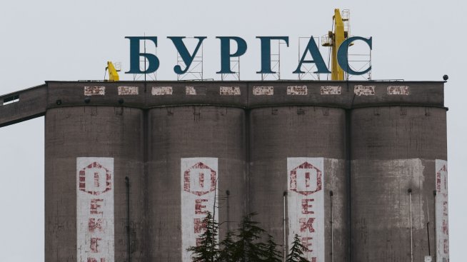 Производството на горива се срива преди рафинерията да бъде поета от държавата