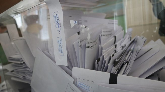Галъп: При избори днес Радев води с почти 30%, ГЕРБ са втори с една пета от гласовете