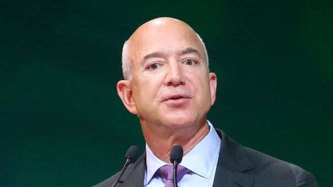 Джеф Безос планира продажбата на 50 млн. акции от Amazon