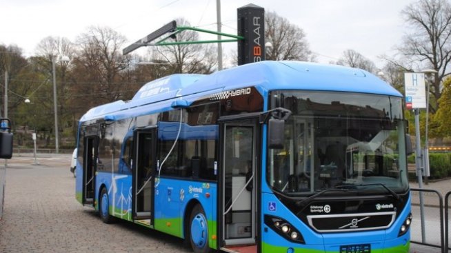 Volvo тества електрически път с безжично зареждане