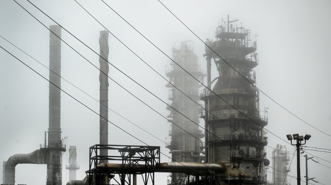 Петролът поскъпва с фокус върху търговията с Русия и очакваното свръхпредлагане*