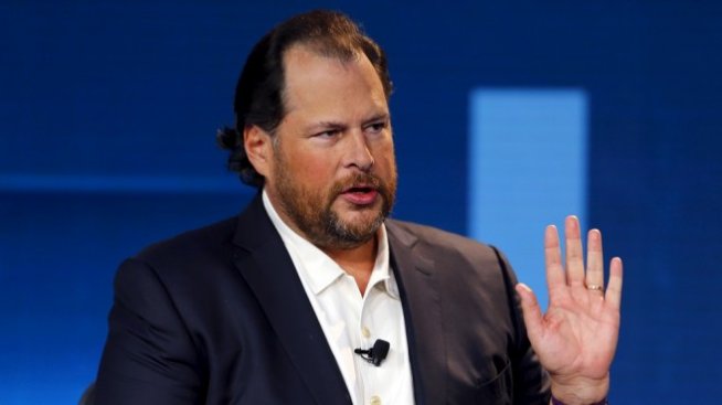 Разочароваща прогноза потопи акциите на Salesforce