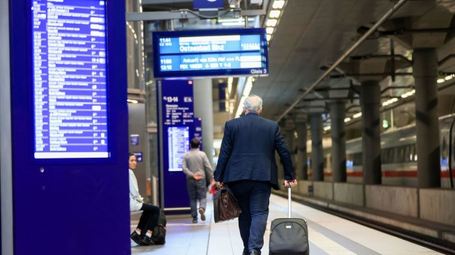 Deutschland-Ticket стимулира все повече германци да изберат влака пред леката кола