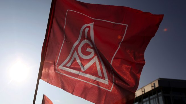 Най-големият профсъюз в Германия се споразумя за 5,2% ръст на заплатите през 2023 г.